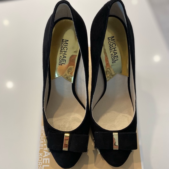 Michael Kors heels size 10 in black suede - Picture 3 of 5